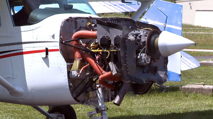 For internal cooling reciprocating aircraft engines are especially dependent on